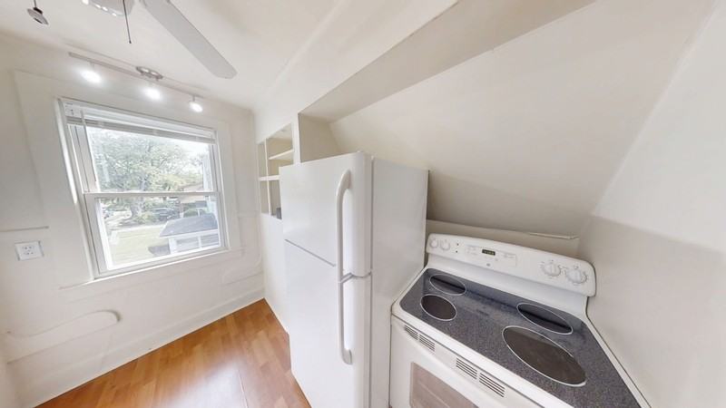 902 Woodlawn Ave - Photo 5 of 10