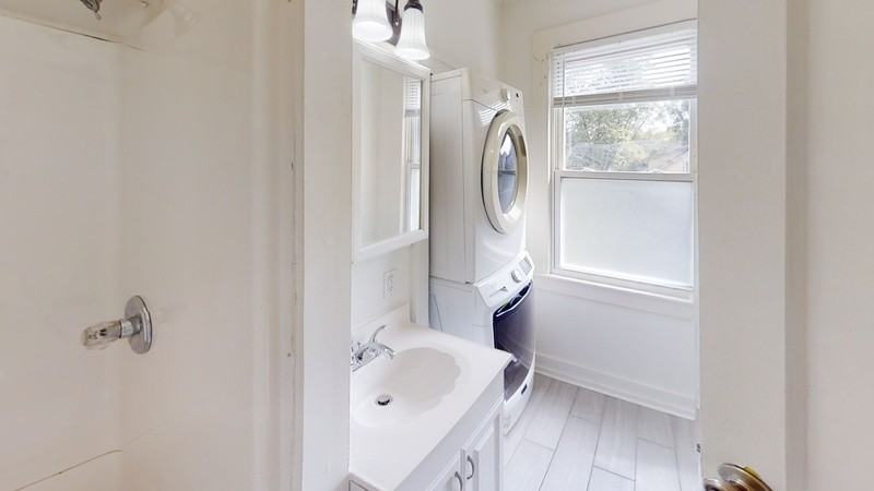 902 Woodlawn Ave - Photo 7 of 10