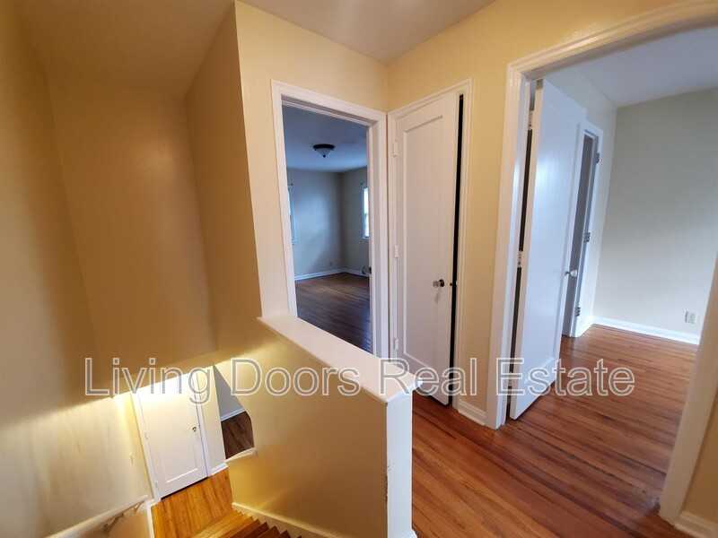 314 S 47th St - Photo 4 of 17