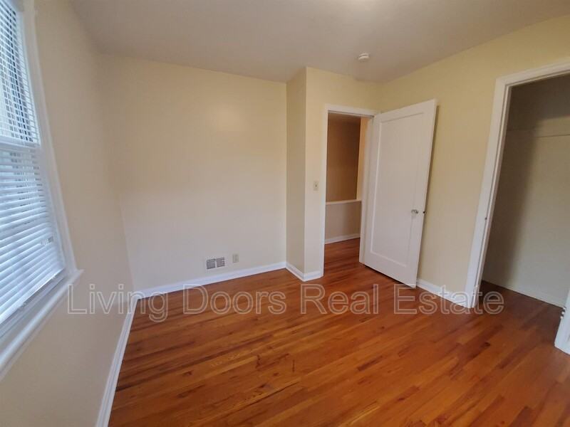 314 S 47th St - Photo 5 of 17