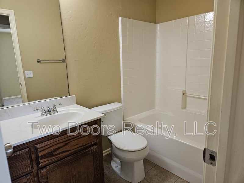 5120 Nw 17th St - Photo 3 of 14