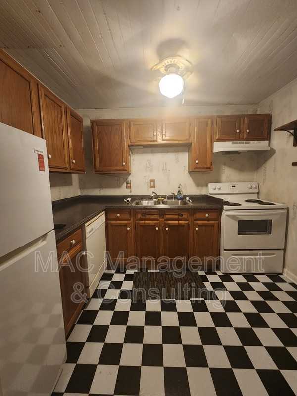 1444 Main St N - Photo 2 of 10