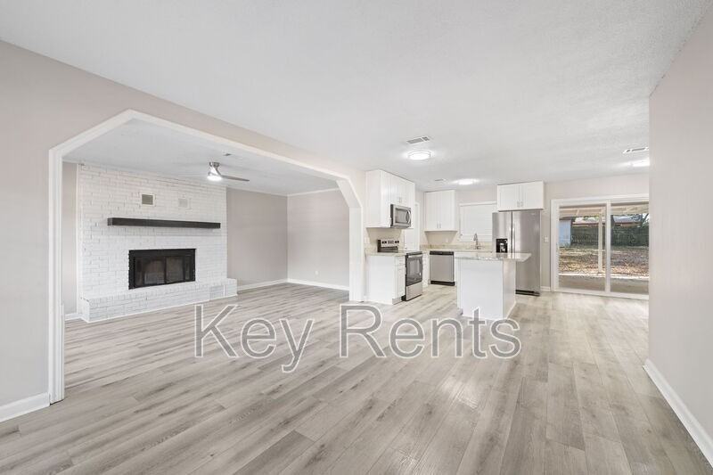 6406 Fairview Dr - Photo 3 of 16