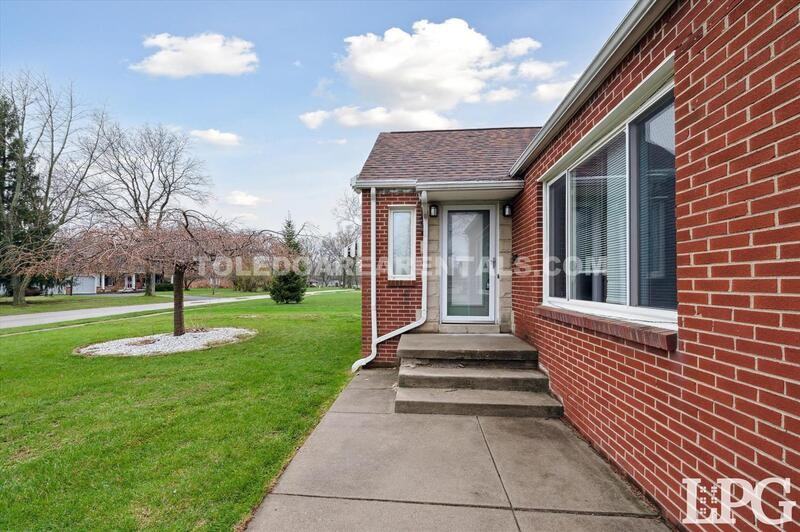 391 Perry Dr - Photo 4 of 44