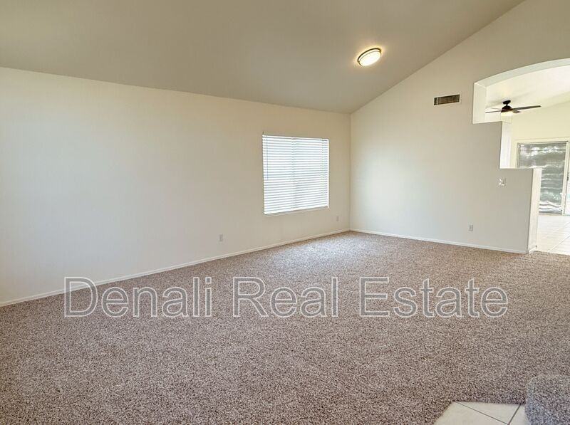 5153 E Delta Ave - Photo 3 of 37