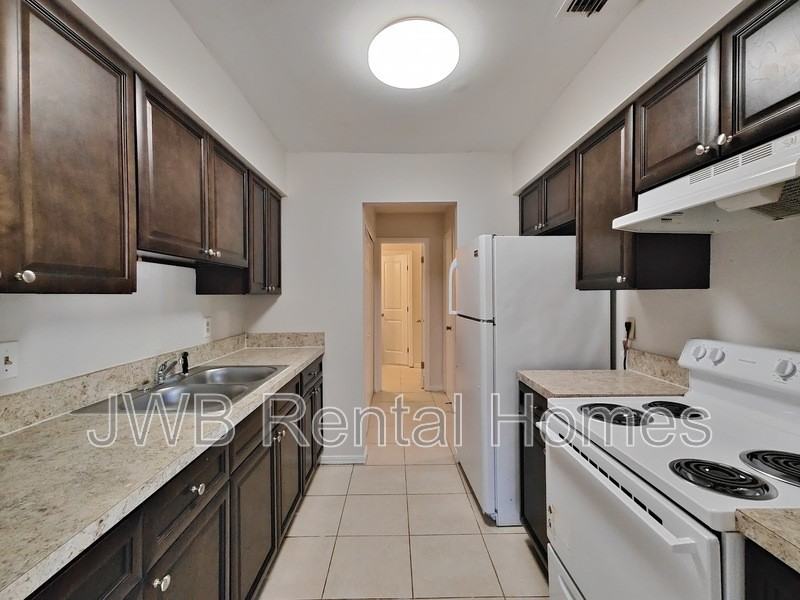 478 Bentwood Ln - Photo 3 of 8