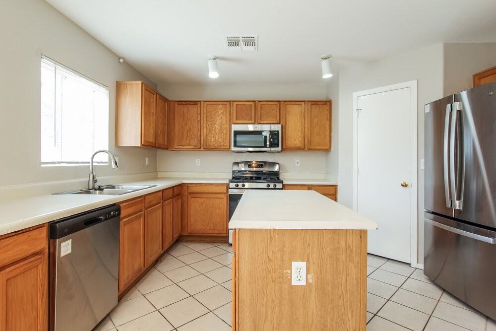 6249 W Encinas Ln - Photo 7 of 17