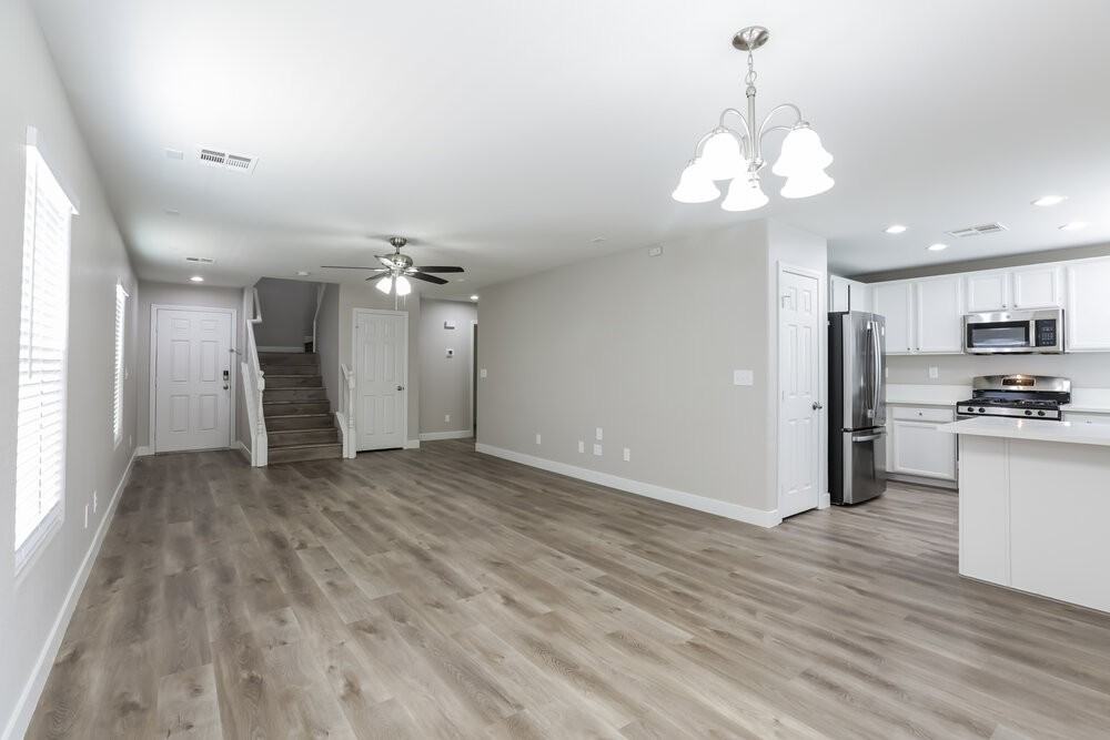 10210 Nolinas St - Photo 5 of 17