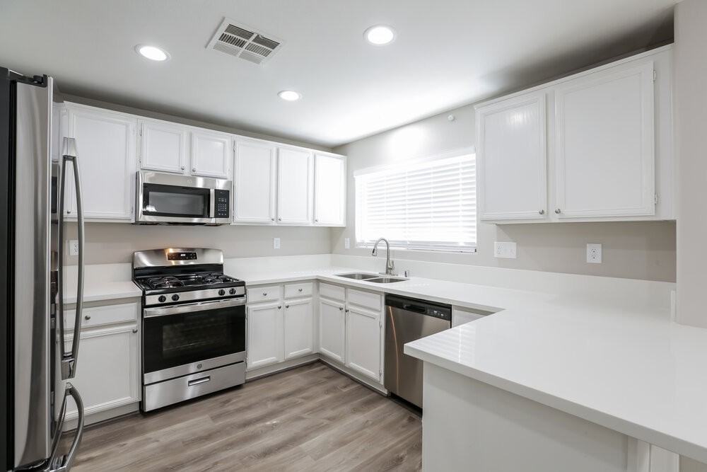 10210 Nolinas St - Photo 7 of 17