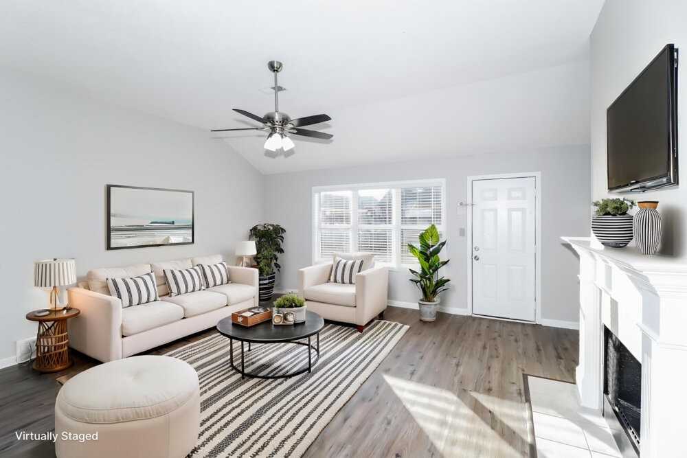 1655 Torrington Dr - Photo 3 of 19