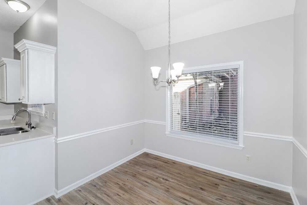 1655 Torrington Dr - Photo 6 of 19