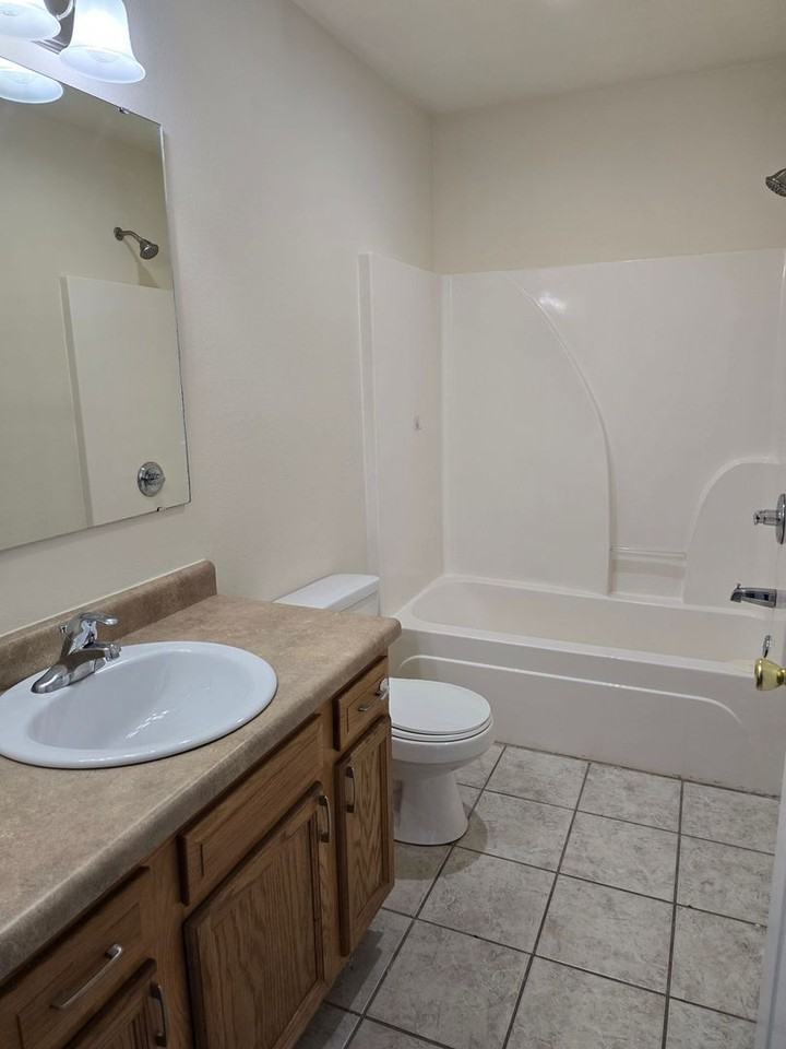 510 E 1st St - Photo 2 of 6