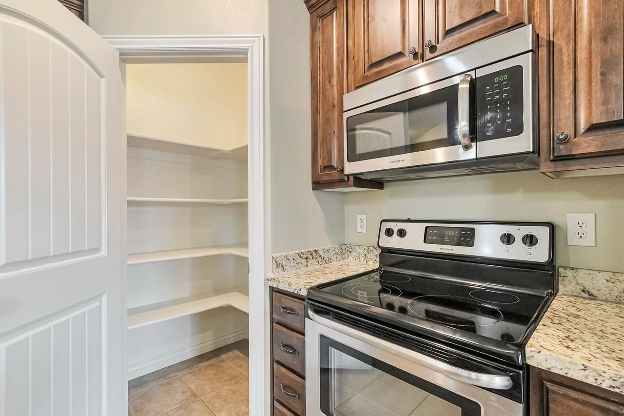 1801 W 850 S - Photo 4 of 25