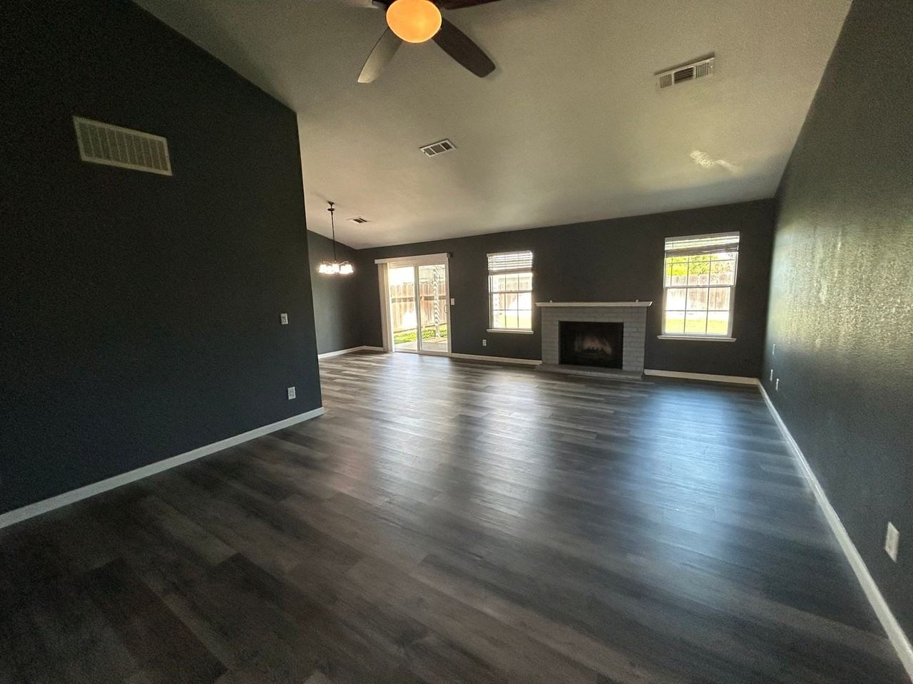 3086 Beverly Ct - Photo 2 of 25