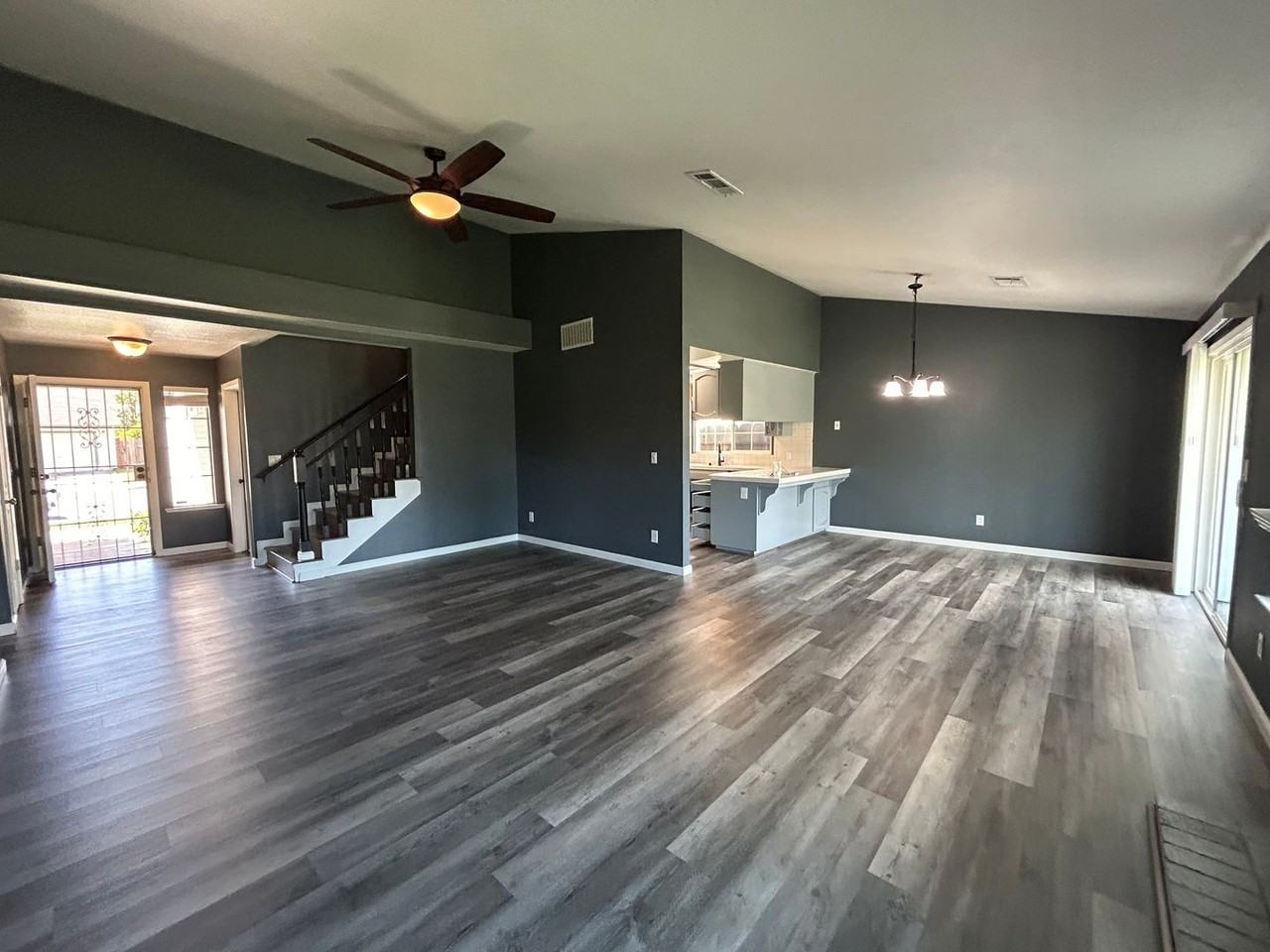 3086 Beverly Ct - Photo 4 of 25