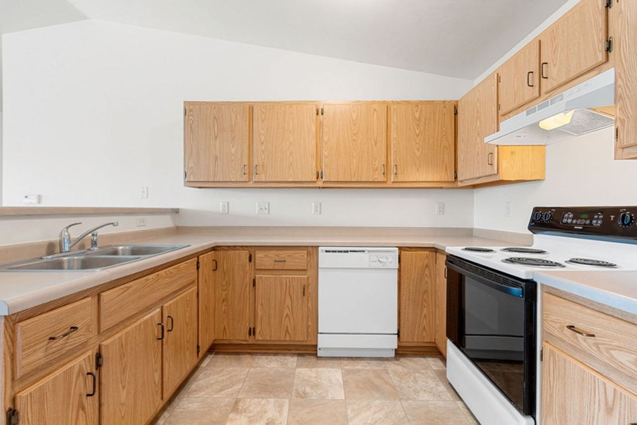 2770 Kadlec Drive - Photo 7 of 50