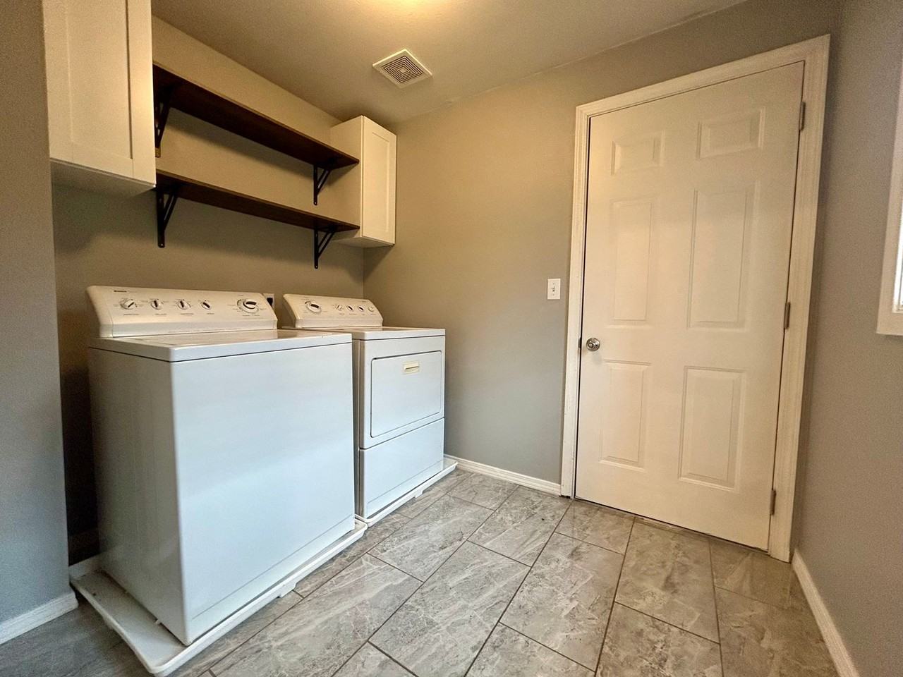 3001 Ne 160th Ct - Photo 6 of 18