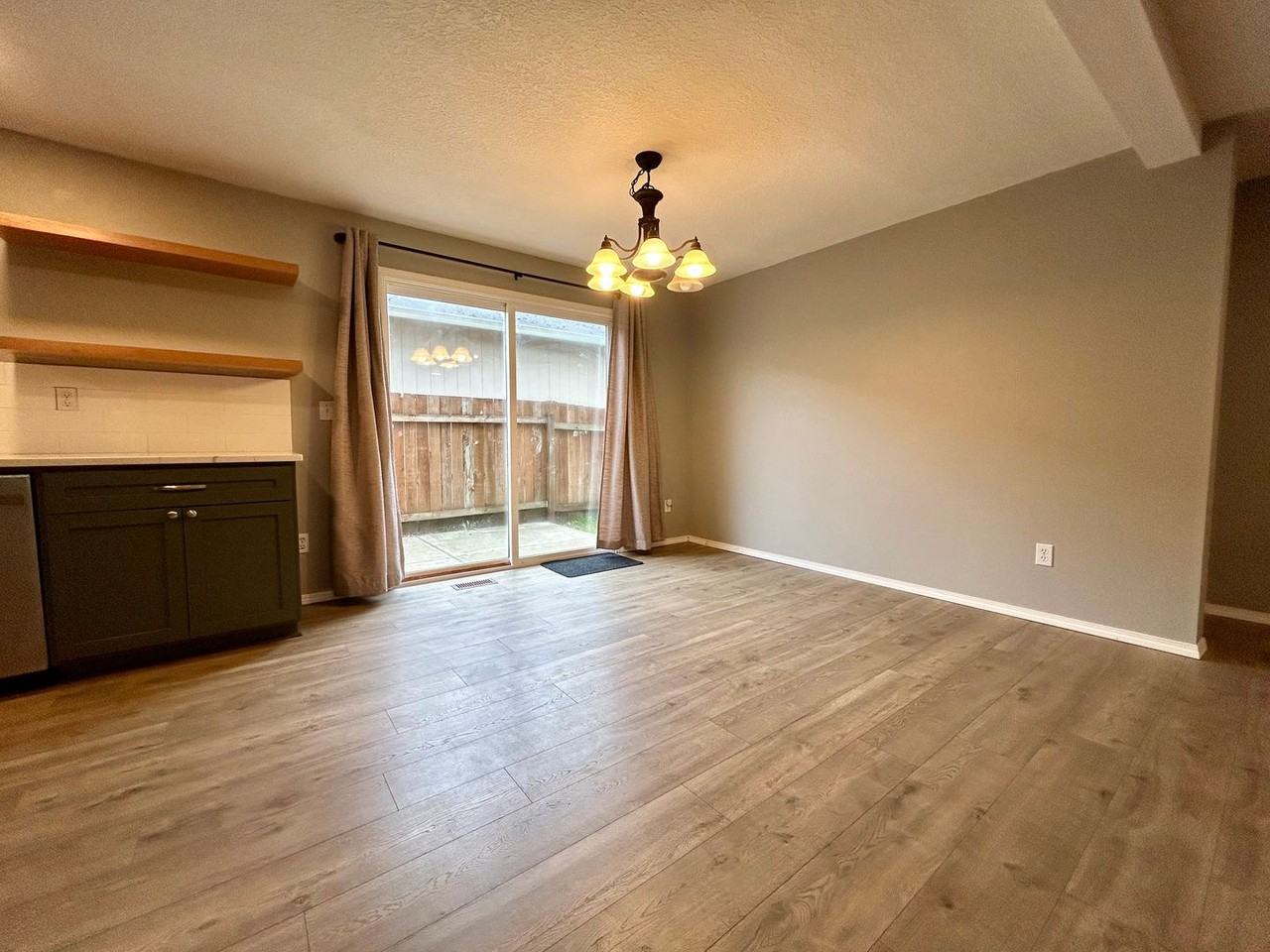 3001 Ne 160th Ct - Photo 7 of 18