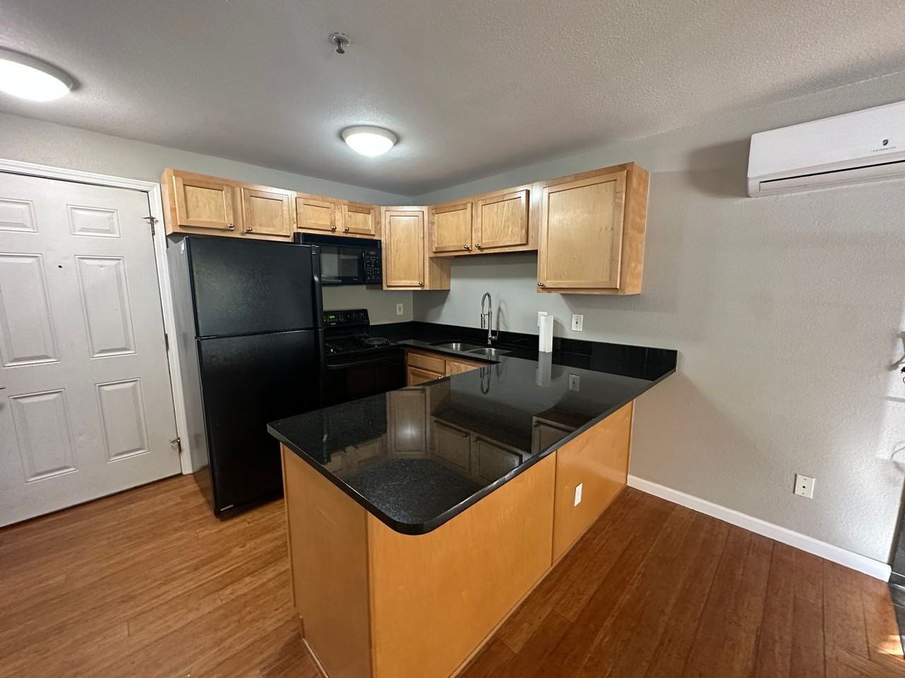 1405 Broadway - Photo 4 of 13