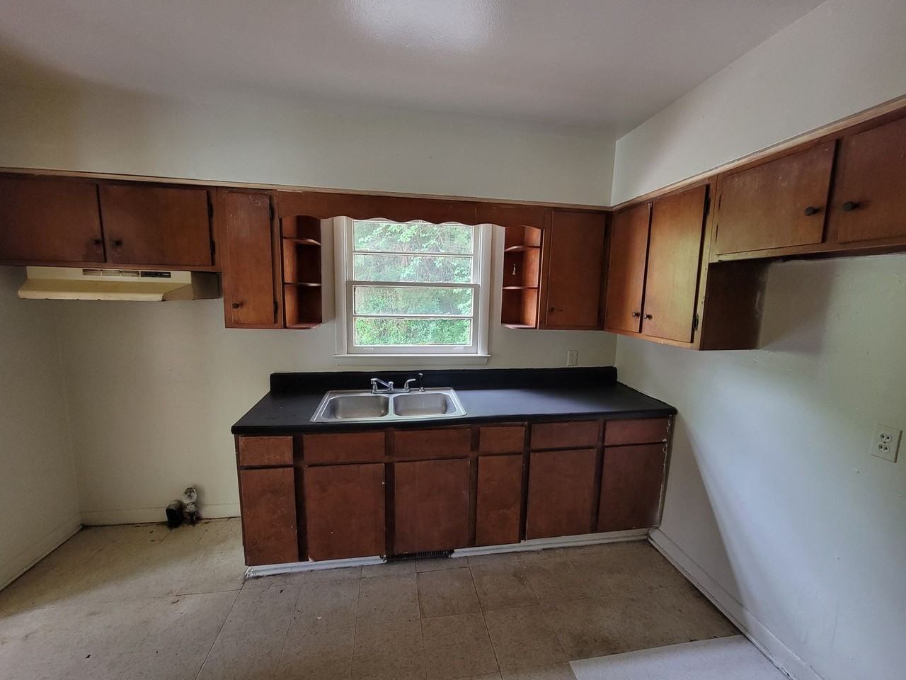 1909 Lamont Ct - Photo 2 of 7