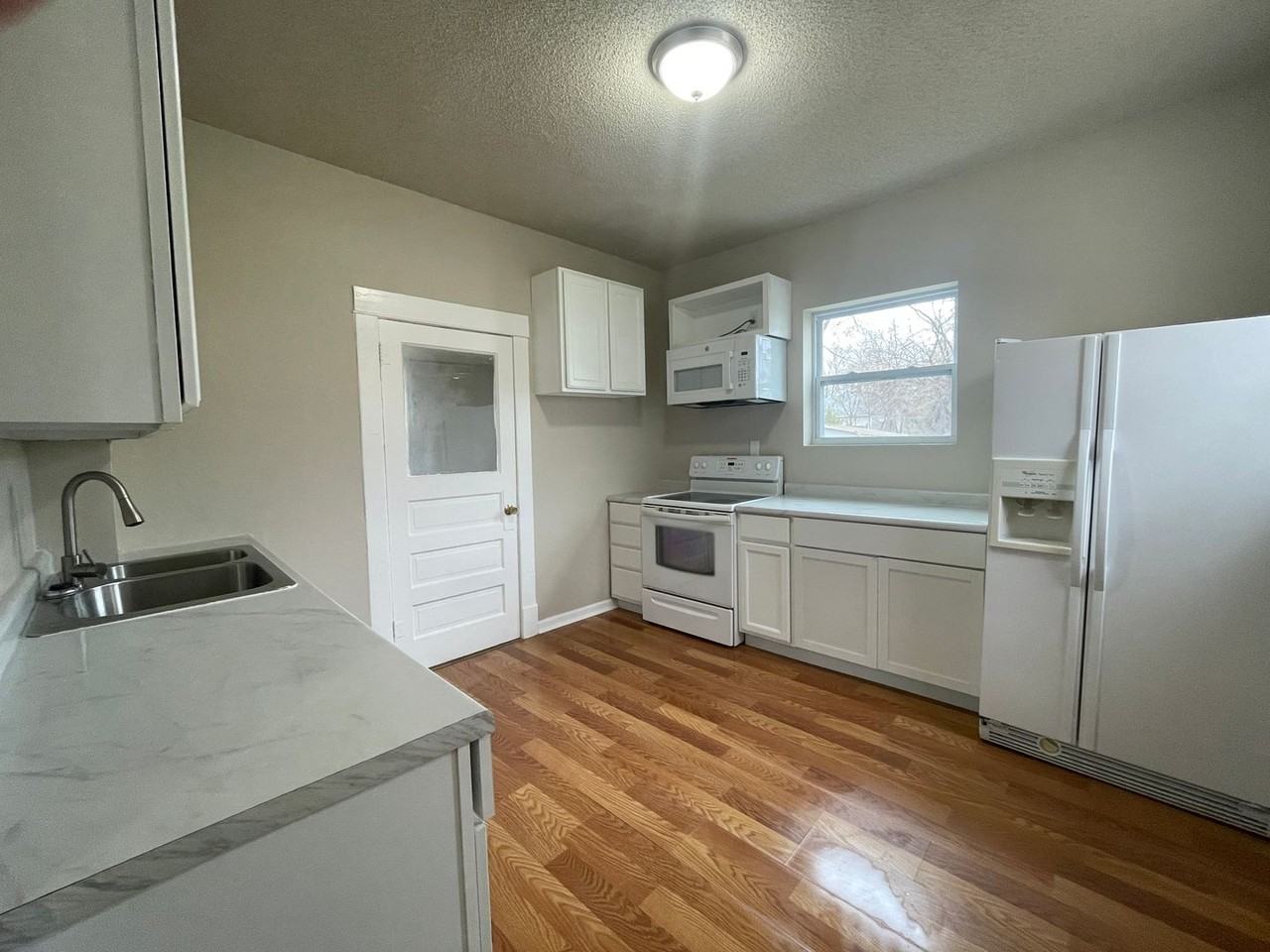 110 S 5th Ave W - Photo 2 of 15