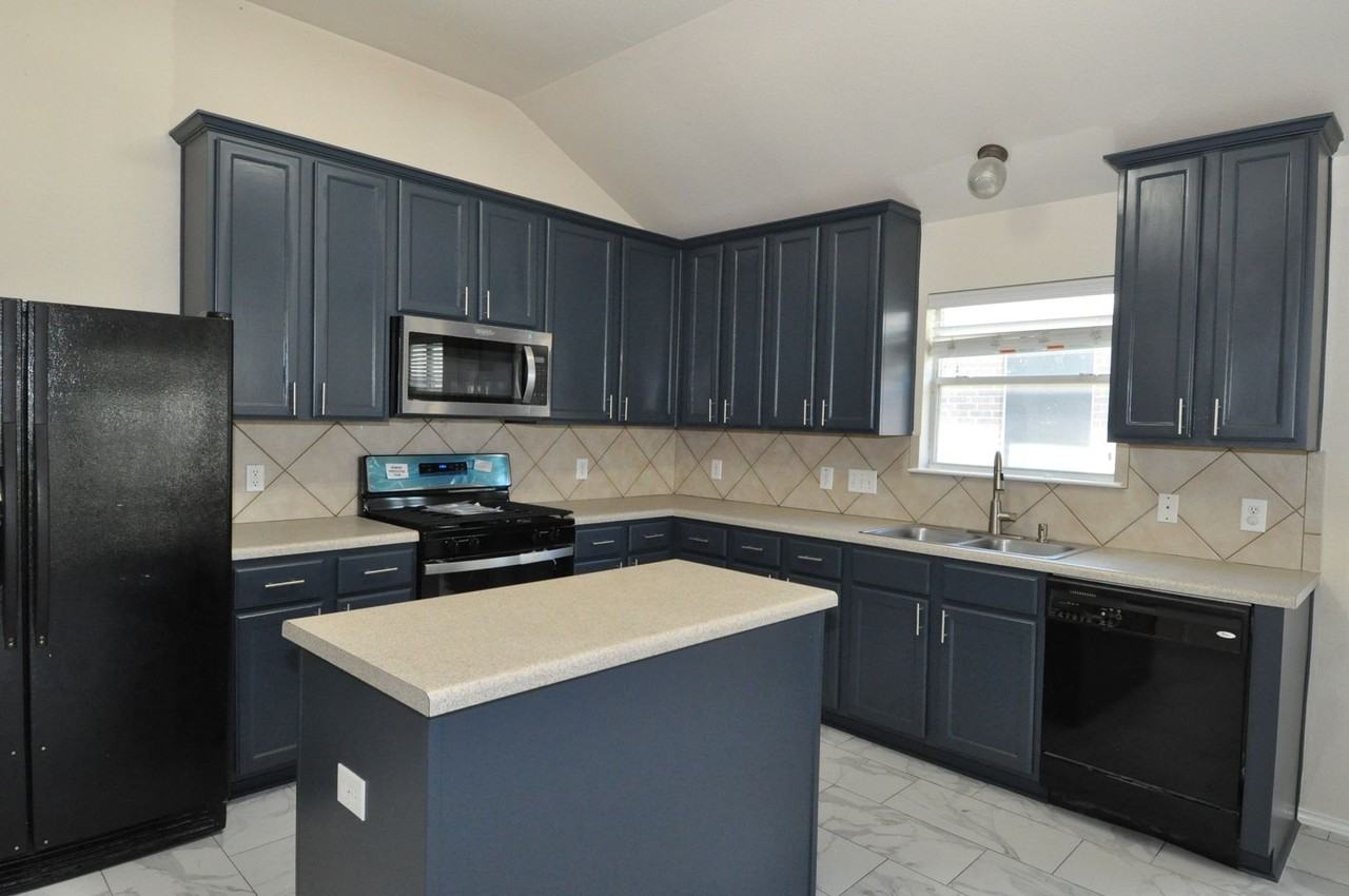 1129 Alexandria Way - Photo 3 of 15