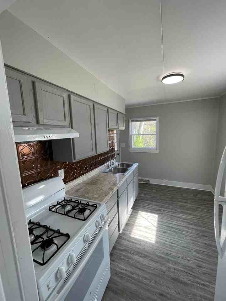 2160 Ulen Ln - Photo 2 of 12