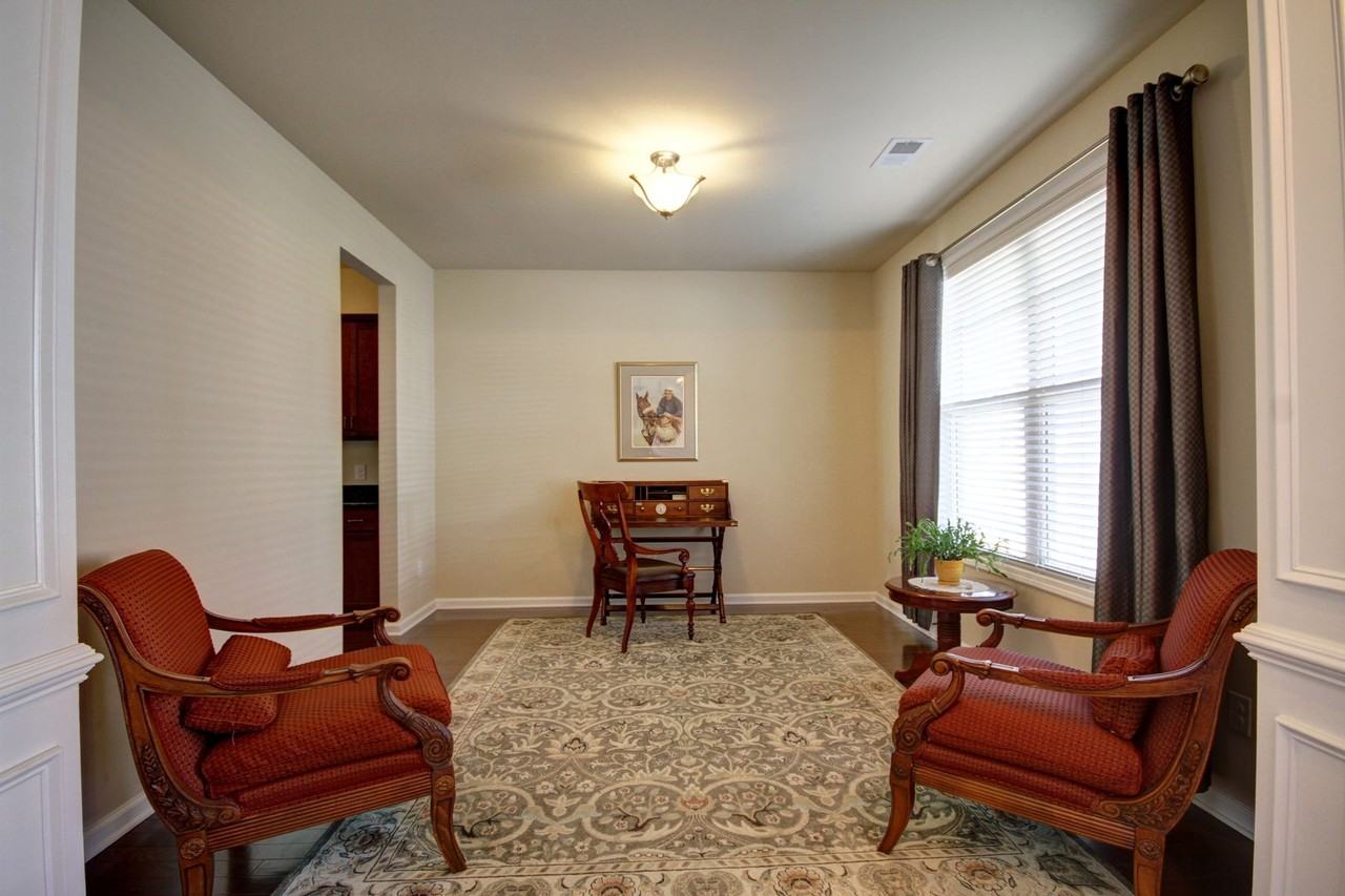 2597 Larch Lane - Photo 5 of 39