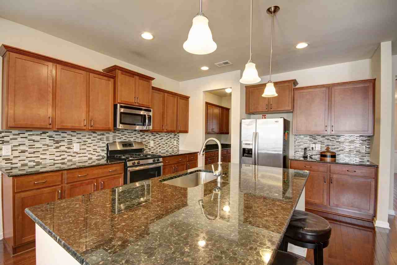 2597 Larch Lane - Photo 7 of 39