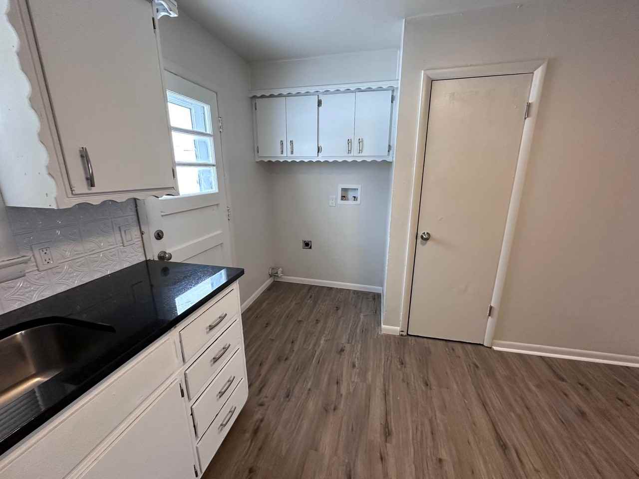 1137 W 43rd St S - Photo 3 of 7