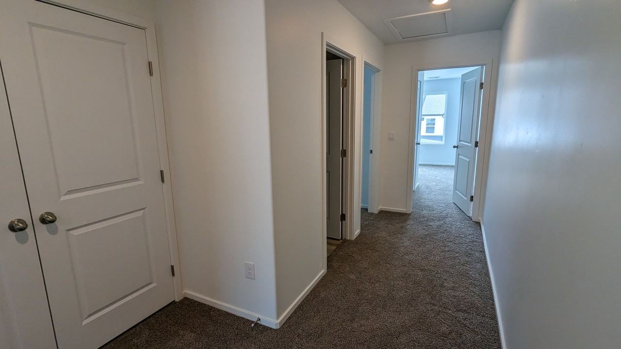 544 S May Dr - Photo 4 of 11