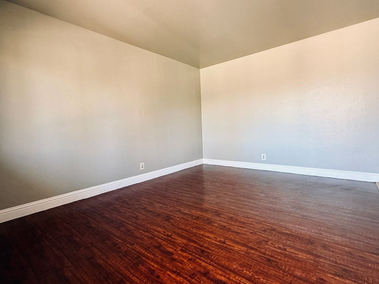 752 Vine St - Photo 3 of 7