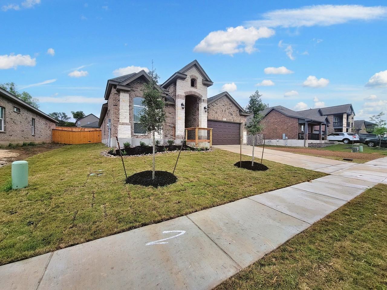 4413 Royal Oak Blvd - Photo 2 of 40