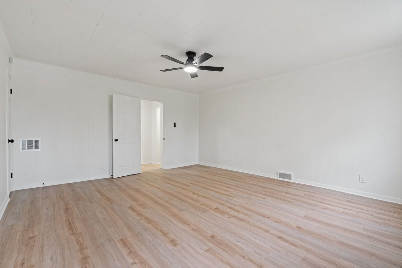 4540 Penn Ave - Photo 2 of 27