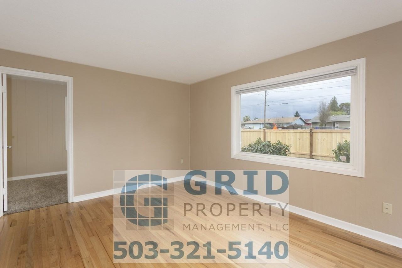 9628 Se Holgate Blvd - Photo 2 of 25