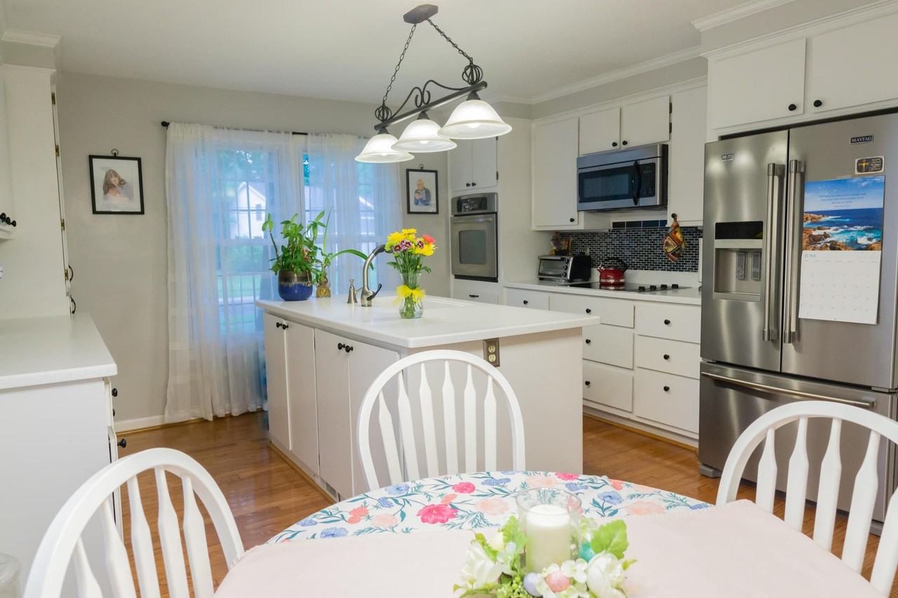 114 Queensbury Cir - Photo 2 of 37