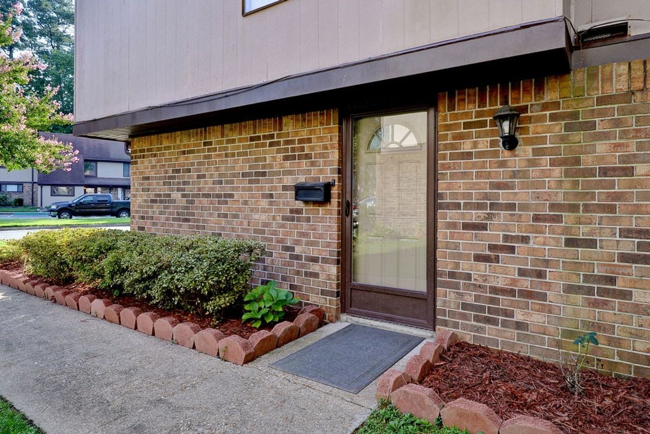 1024 Willow Green Dr - Photo 3 of 28