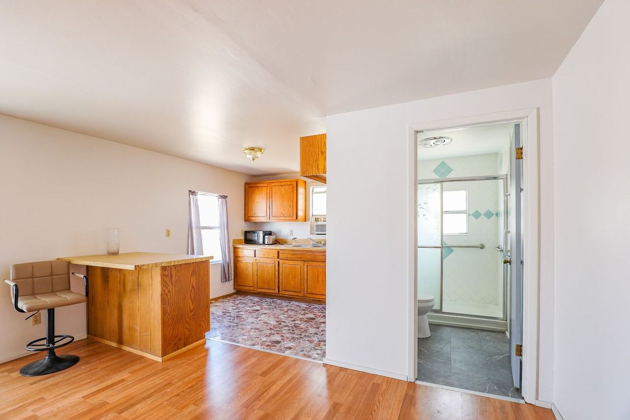 1314 17th St - Photo 6 of 29