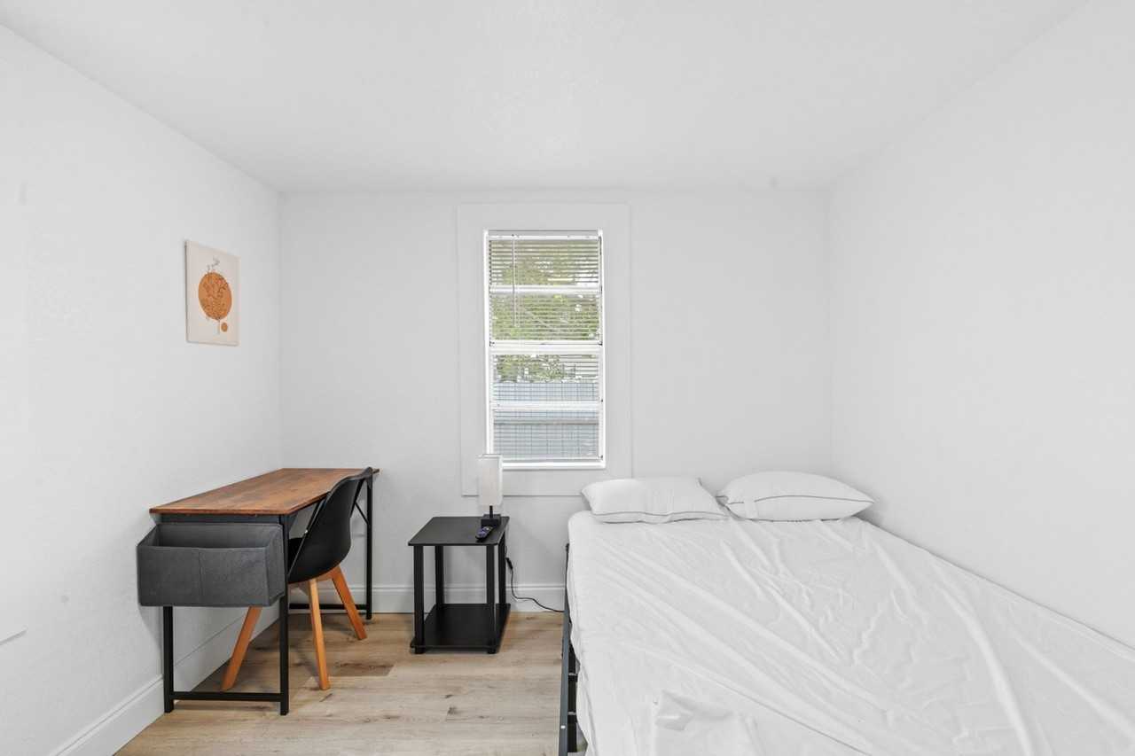 4660 24th St N - Photo 5 of 13