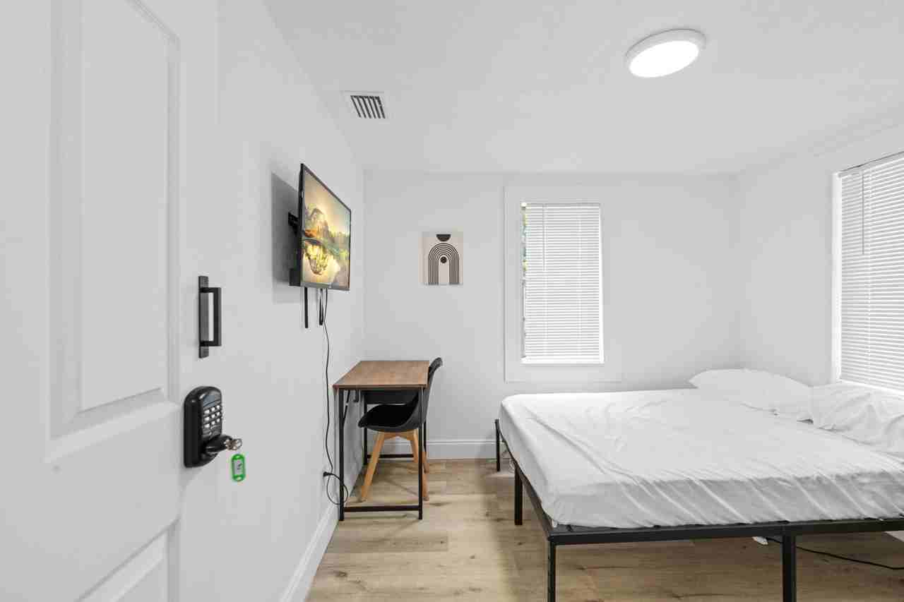 4660 24th St N - Photo 7 of 13