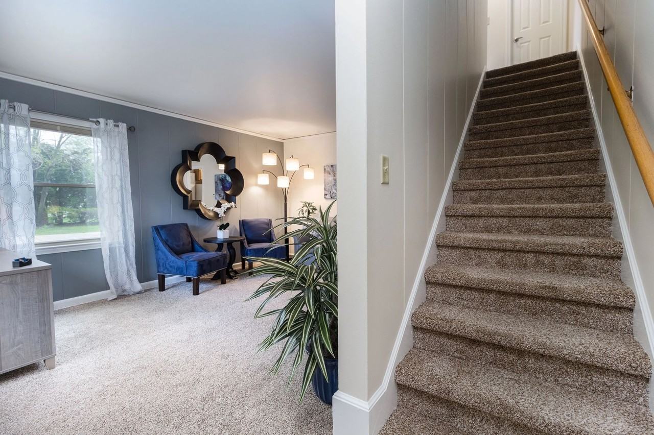 100 E Chateau Pl - Photo 2 of 11