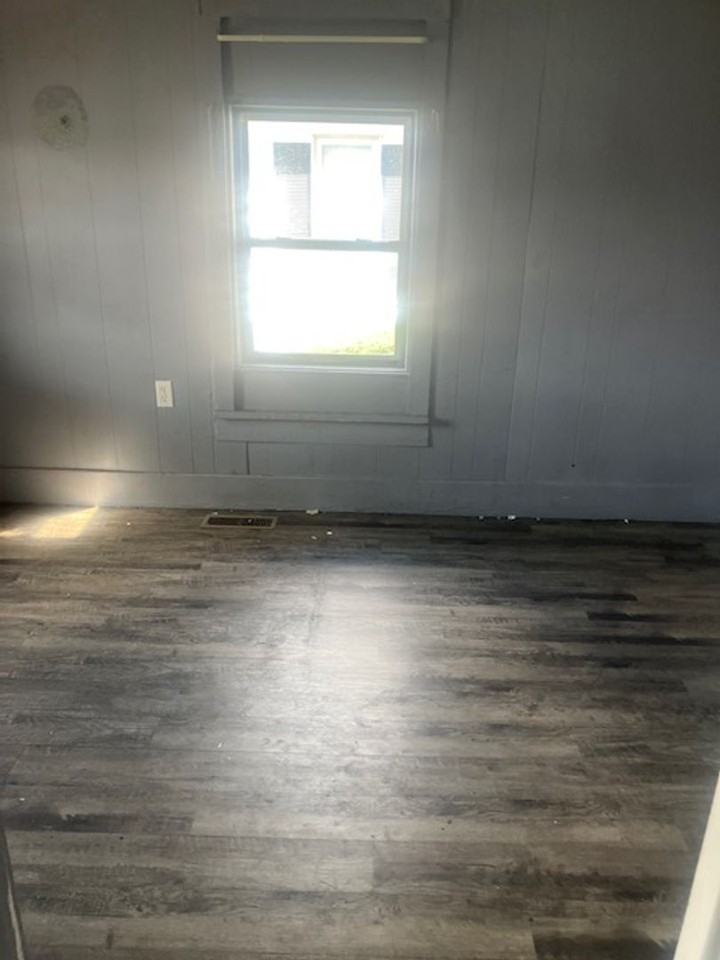 1004 W Morrison St - Photo 3 of 9
