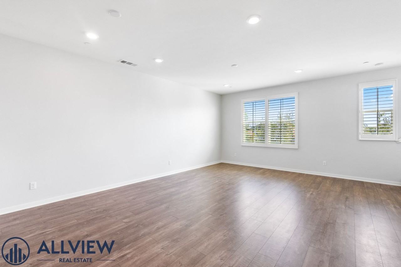1531 E Lincoln Ave - Photo 3 of 32