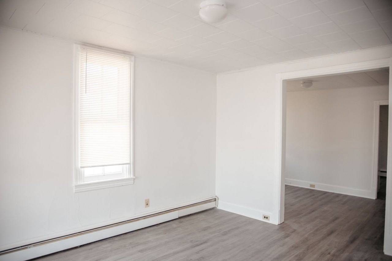 106 W Park St - Photo 3 of 27