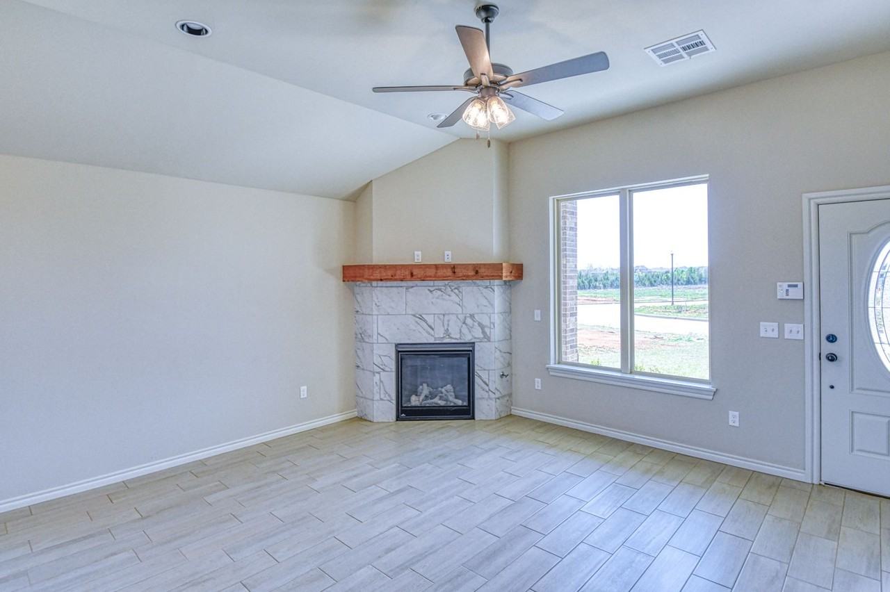 9305 Nw 142nd St - Photo 5 of 30