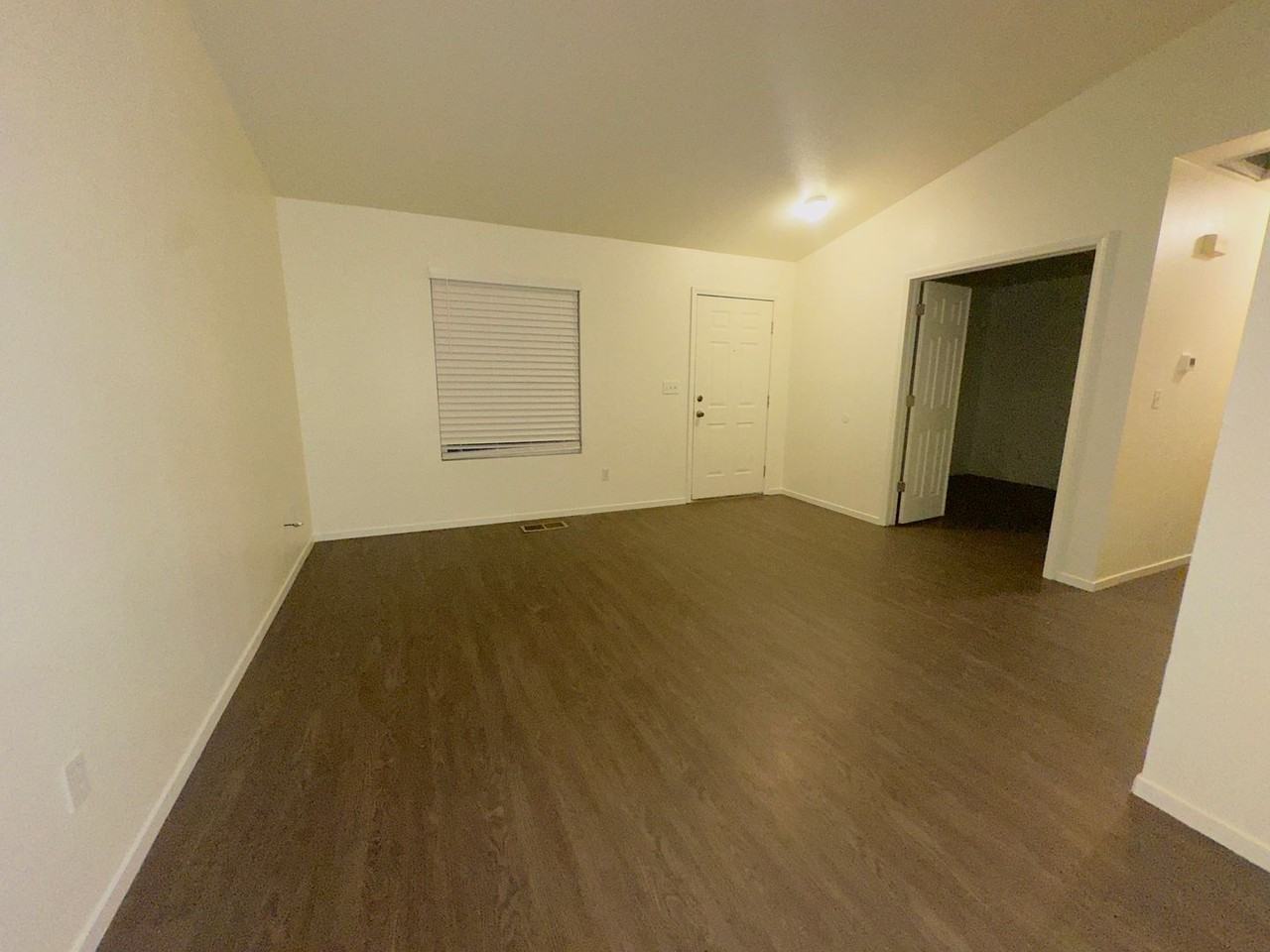 125 Desert Springs Ln - Photo 3 of 24