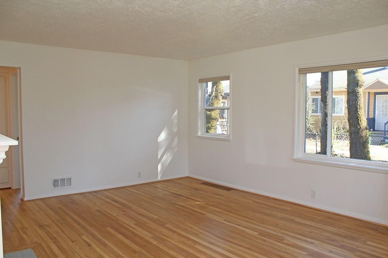 8401 Ne Going Pl - Photo 5 of 29