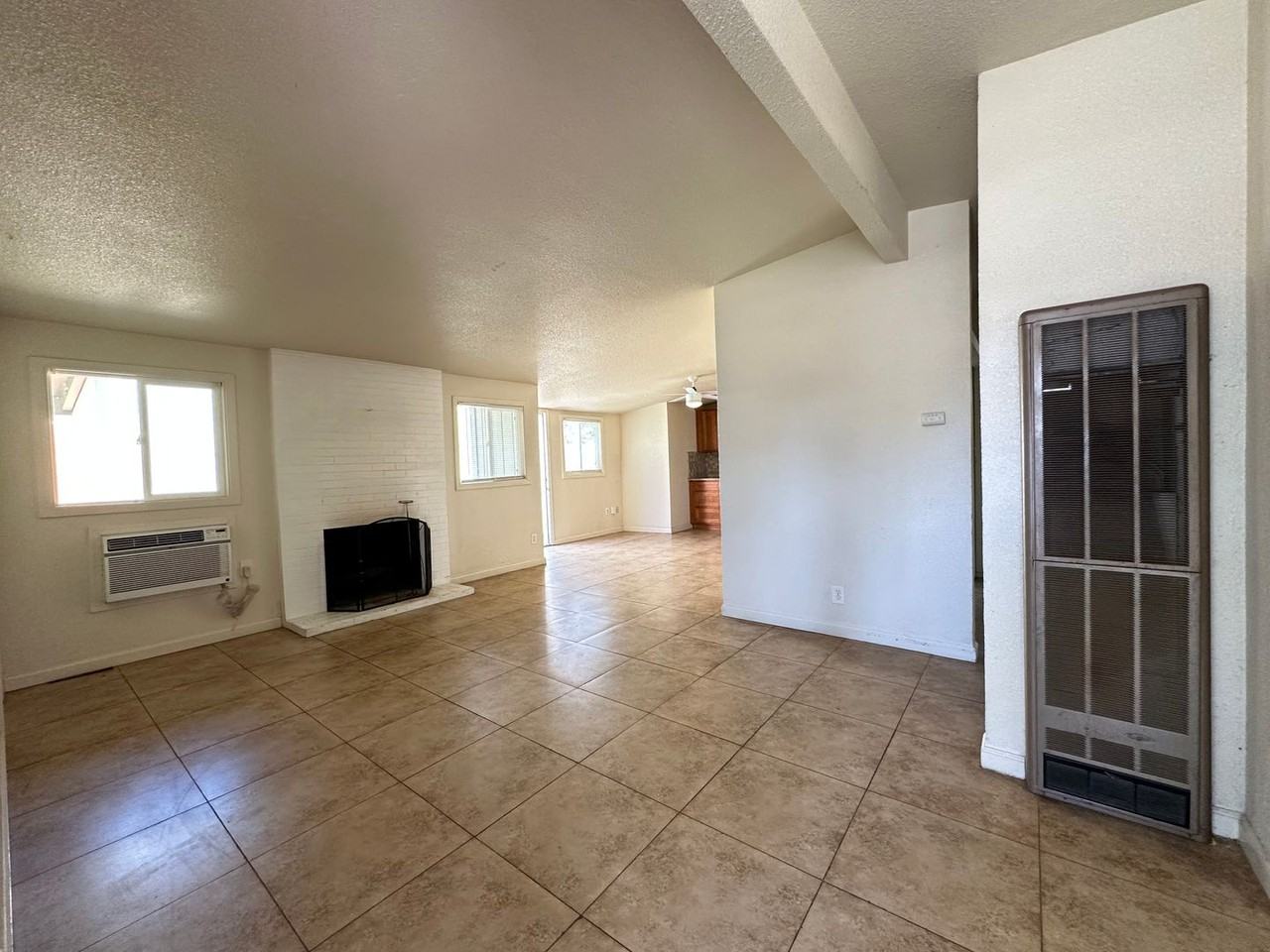 828 Fremont Blvd - Photo 2 of 17