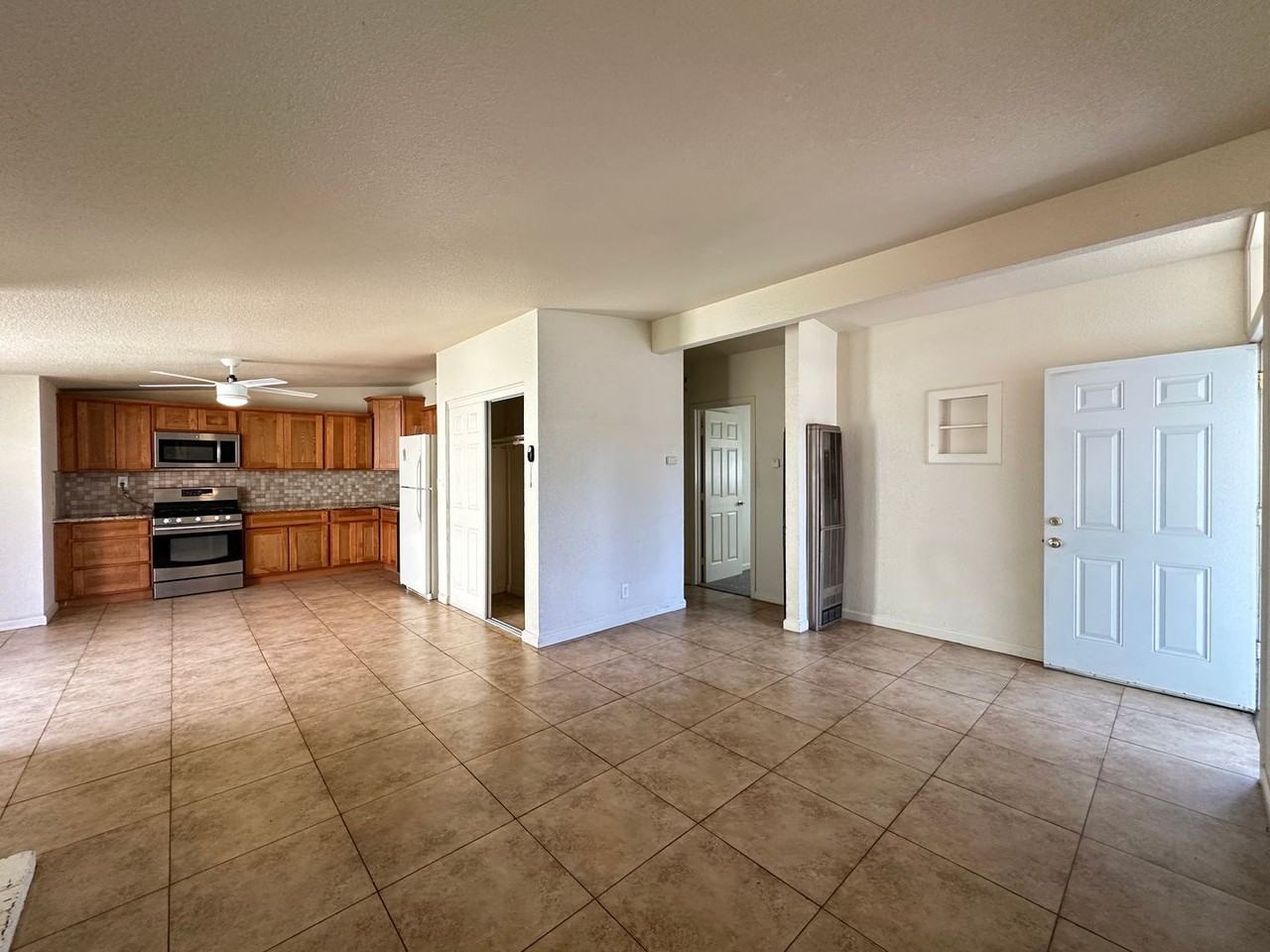 828 Fremont Blvd - Photo 3 of 17