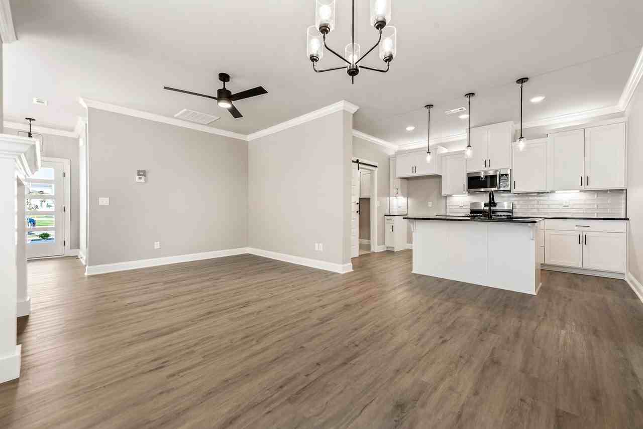 2903 Sw Hampshire Ave - Photo 3 of 16